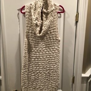 Cute trendy sweater - LIKE NEW